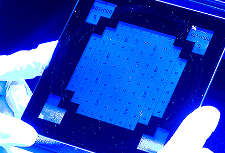 Mask/Reticle particles inspection Under white light